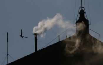 Fehér füst szállt fel a vatikáni Sixtus-kápolna kéményéből, sikerült új pápát választani
