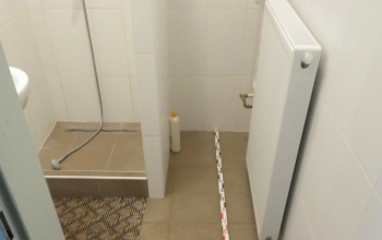 Loptak, nevelőket vertek, csempét számoltattak, és még szotyi héjjal is leköpték az egyik gondozót a fiatalok egy Somogy megyei gyermekotthonban