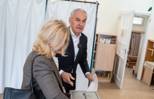 Szita Károly is leadta a voksát
