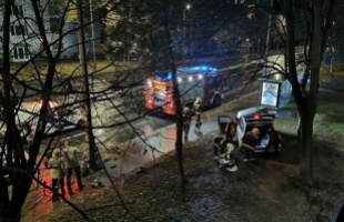 Oszlopnak ütközött egy kocsi a 48-as Ifjúsági úton