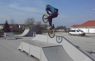 Alakul a skate park ügye - Kaposváron járt a gördeszkás pap