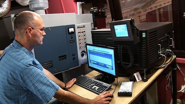 Digitális vetítő a Szivárványban