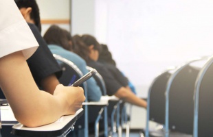 Péntekig meghosszabbították a felsőoktatási jelentkezések hitelesítési határidejét