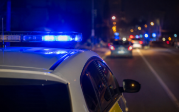 Agresszívan reagált a vádlott a sértett félreértett karjelzésére