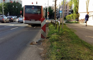 Kezdjük megszokni, hogy ez a tábla ott van a Füredi úton