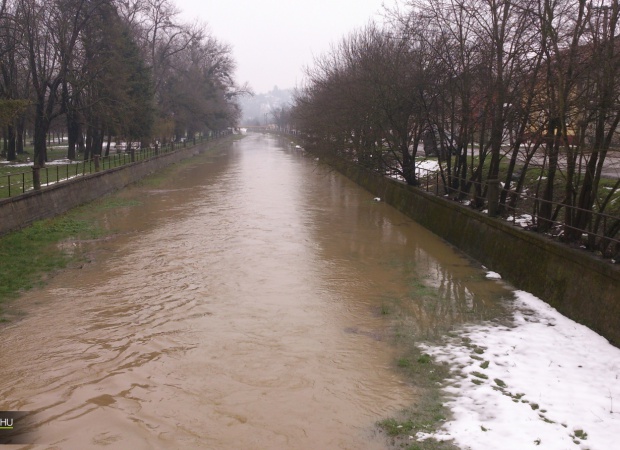 Veszélyben az építőipari? Árad a Kapos