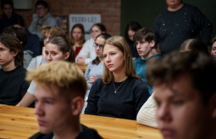 Rendhagyó történelemórán tanultak a holokausztról a táncsicsos diákok