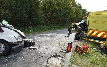 Teherautó és mentőautó ütközött Bárdudvarnokon