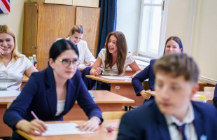 Elkezdődtek az írásbeli érettségik – fotók