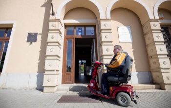 A fogyatékossággal élők segítséget kérhetnek a szavazáshoz