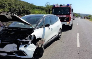 Egymásba rohant a két autó Látránynál a 67-esen