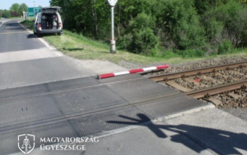 Letörte a sorompót, majd szó nélkül elhajtott
