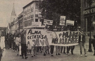 35 éve több száz főiskolás tüntetett Kaposváron