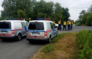 Készenléti rendőrök segítenek a Balatonparton