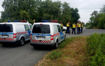 Készenléti rendőrök segítenek a Balatonparton