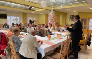 Tavaszköszöntő ünnepséget tartott a Polgári Nyugdíjas Klub