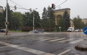 Továbbra is felhőszakadásokra figyelmeztet a meteorológia
