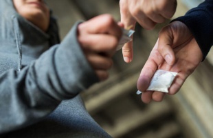 Kábítószerrel egyenlítette ki a fuvardíjat