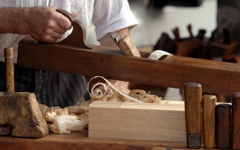 A megrendelők pénzét csiszolta el az asztalos
