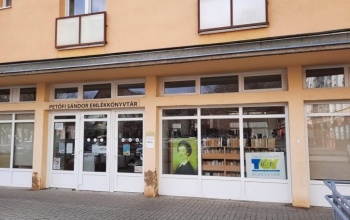 Kiállításmegnyitó a Petőfi Sándor Emlékkönyvtárban
