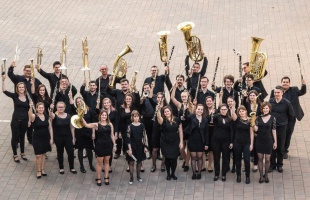 Nívós díjat vett át Major András karnagy, a Zsolnay Wind Orchestra nevében
