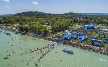 Féláron lehet utazni a Balaton-átúszásra