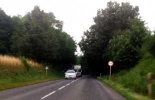 Defektes kamion - balesetveszély a 67-esen