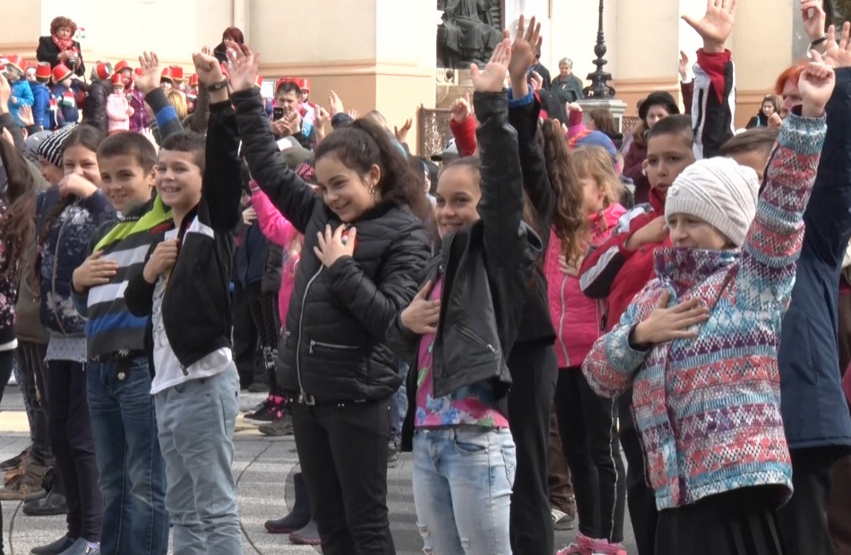 Meglepetés gárdonyis flashmob a Kossuth téren
