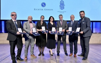 Dr. Péterfi István Richter Érdemérem különdíjat kapott