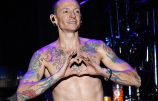 Egy éve lett öngyilkos Chester Bennington