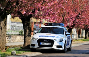 Tippek a rendőröktől: így közlekedjünk a kánikulában, hogy elkerüljük a baleseteket