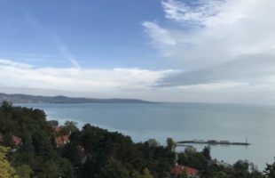 Mutatjuk, hol találhattok ingyenes strandot a Balatonon