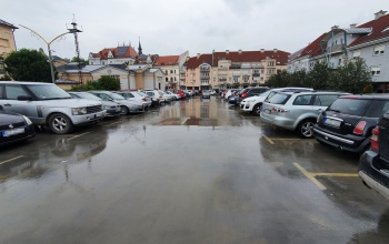 Ingyenes parkolás: dugig van a belváros autóval