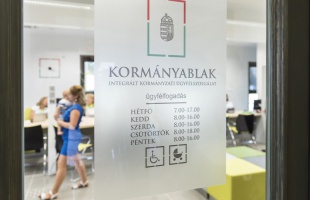 Nyitva lesznek a kormányablakok a szombati munkanapokon