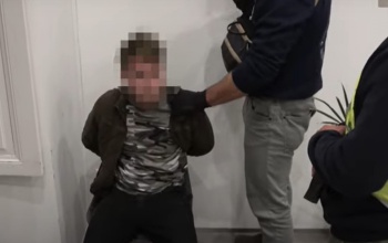 Szörnyű gyilkosság Somogyban: vadászpuskával lőtte fejbe az apját egy 18 éves férfi - VIDEÓ