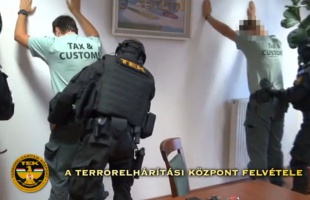 Kilenc NAV-os előzetesben, nyolc házi őrizetben