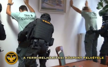 Kilenc NAV-os előzetesben, nyolc házi őrizetben