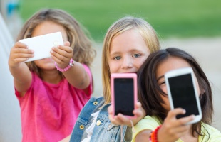 Egyre gyakoribb a gyermekek online szexuális bántalmazása