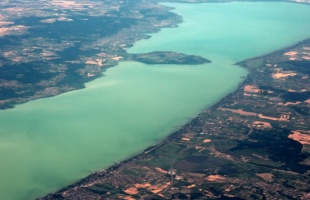 A Balaton vízszintje továbbra is 126 centi, tart a vízeresztés