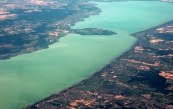 A Balaton vízszintje továbbra is 126 centi, tart a vízeresztés
