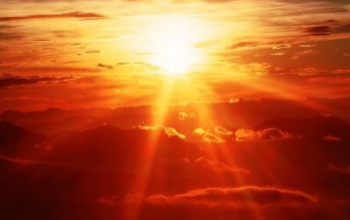 Extrém erős UV-B sugárzásra figyelmeztet a meteorológia