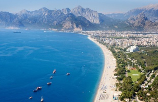 Utazási trendek az őszi szünetben: a magyarok a tengerparton hosszabbítják meg a nyarat