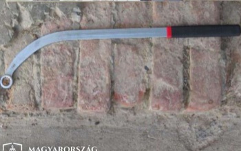 Egy üzenet miatt robbant ki a balhé, kéztörés lett a vége