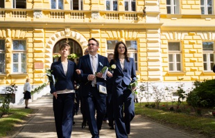 A Táncsics végzősei is felvették ballagási tarisznyájukat