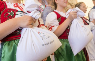 Somogyváron tartották búzaösszeöntés ünnepét