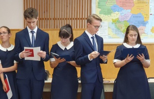 Érettségi bizonyítvány, polgármesteri köszöntővel