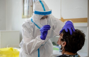 Koronavírus - Meghalt 64 beteg, 1370-nel nőtt a fertőzöttek száma Magyarországon