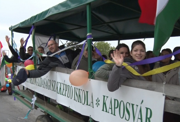 Traktorokon és fogatokon búcsúztak