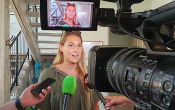 Hazatért Halmai Petra, Kaposvár olimpikon úszója - videó
