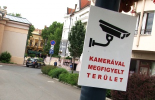 190 kamera figyeli Kaposvárt
